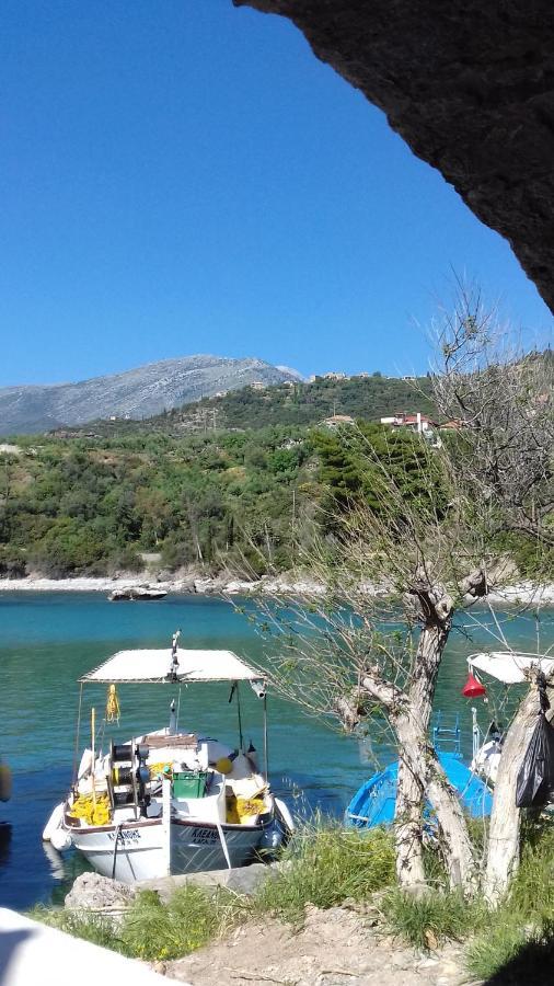 Iliolithos Rooms Kardhamili Exteriör bild