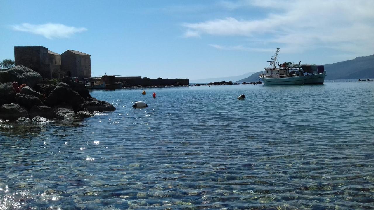 Iliolithos Rooms Kardhamili Exteriör bild