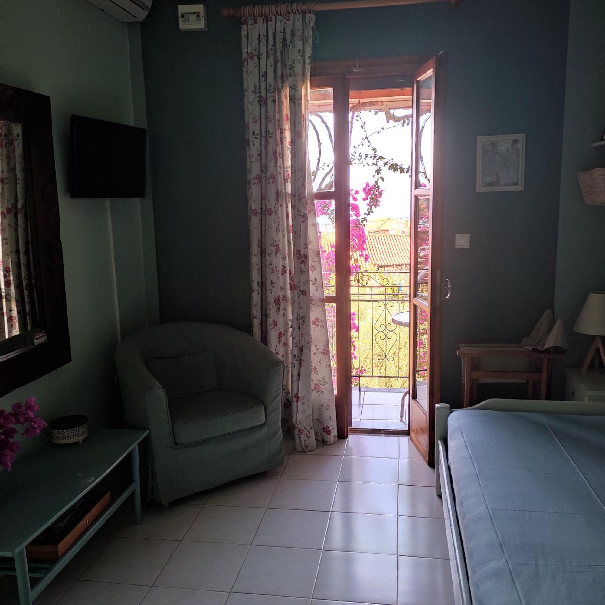 Iliolithos Rooms Kardhamili Exteriör bild