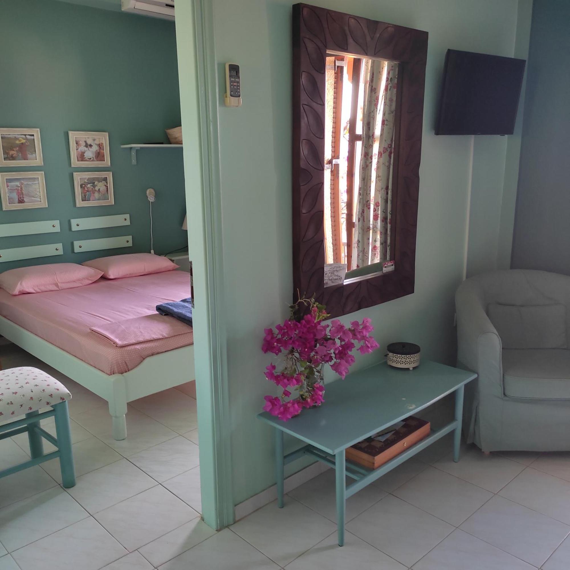 Iliolithos Rooms Kardhamili Exteriör bild
