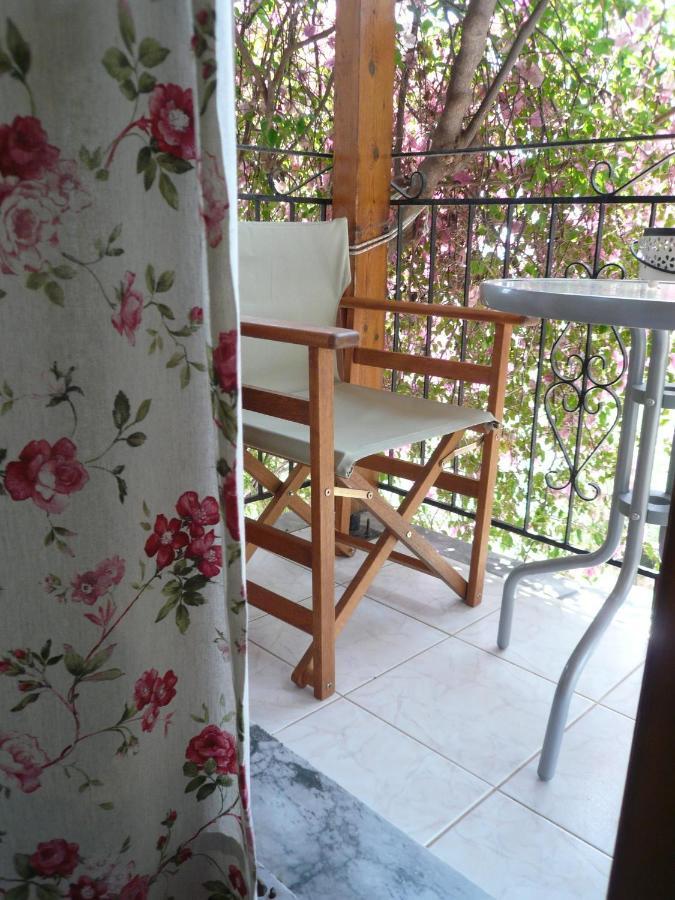 Iliolithos Rooms Kardhamili Exteriör bild